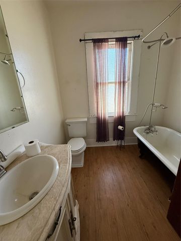 705 Gresham ST, Smithville, TX 78957