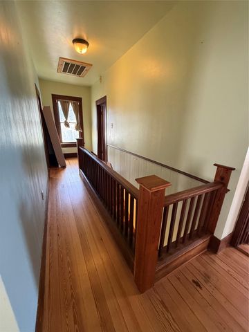 705 Gresham ST, Smithville, TX 78957