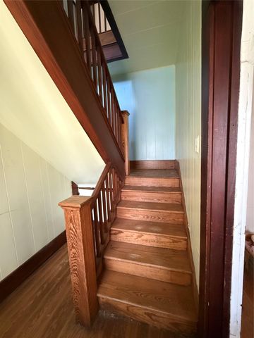 705 Gresham ST, Smithville, TX 78957