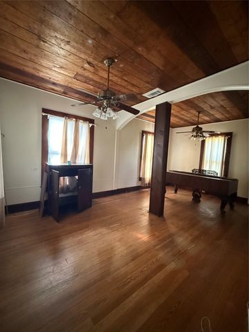 705 Gresham ST, Smithville, TX 78957