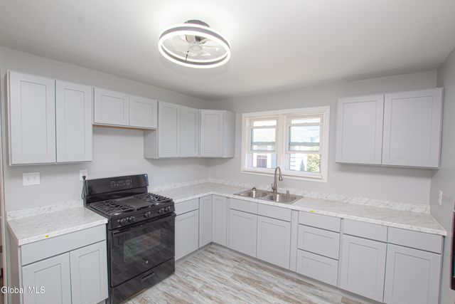 18 Newman Street, Gloversville, NY 12078