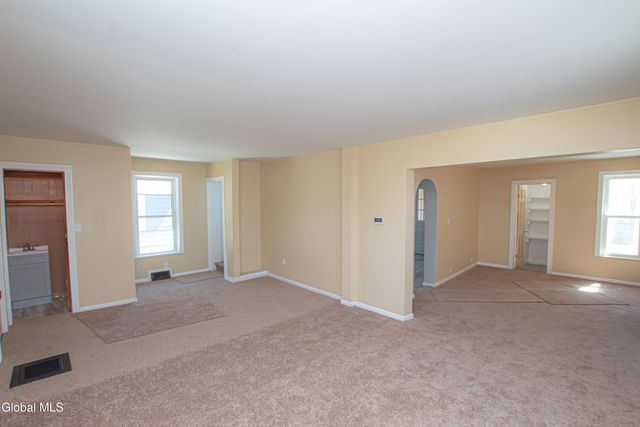 18 Newman Street, Gloversville, NY 12078