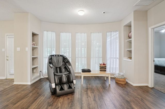 6716 Spring Valley Way, Fort Worth, TX 76132