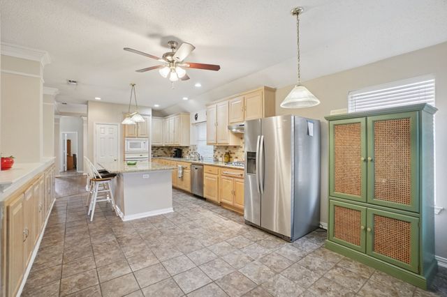 6716 Spring Valley Way, Fort Worth, TX 76132