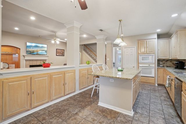 6716 Spring Valley Way, Fort Worth, TX 76132
