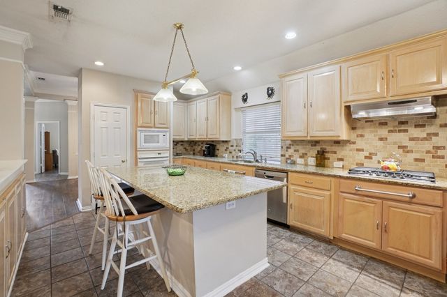 6716 Spring Valley Way, Fort Worth, TX 76132