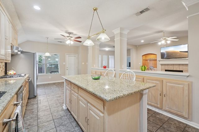 6716 Spring Valley Way, Fort Worth, TX 76132