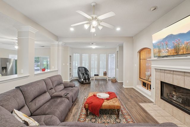 6716 Spring Valley Way, Fort Worth, TX 76132