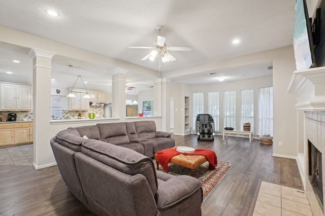 6716 Spring Valley Way, Fort Worth, TX 76132