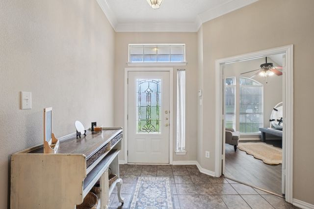 6716 Spring Valley Way, Fort Worth, TX 76132