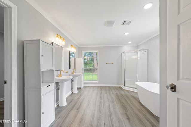 406 Orange Grove Drive, New Iberia, LA 70560