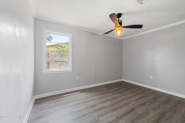 406 Orange Grove Drive, New Iberia, LA 70560