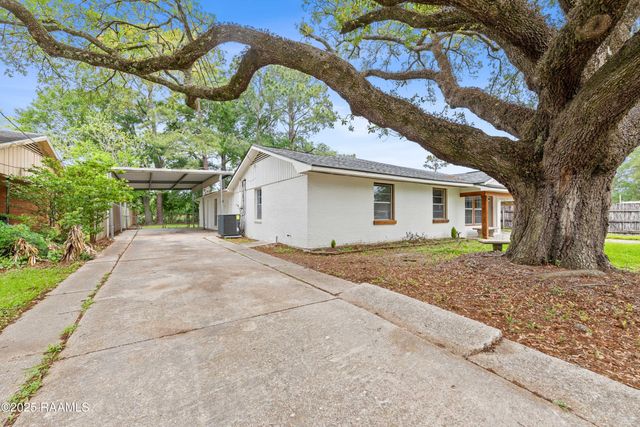 406 Orange Grove Drive, New Iberia, LA 70560