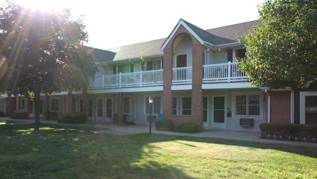 870 Little East Neck Road A11, West Babylon, NY 11704