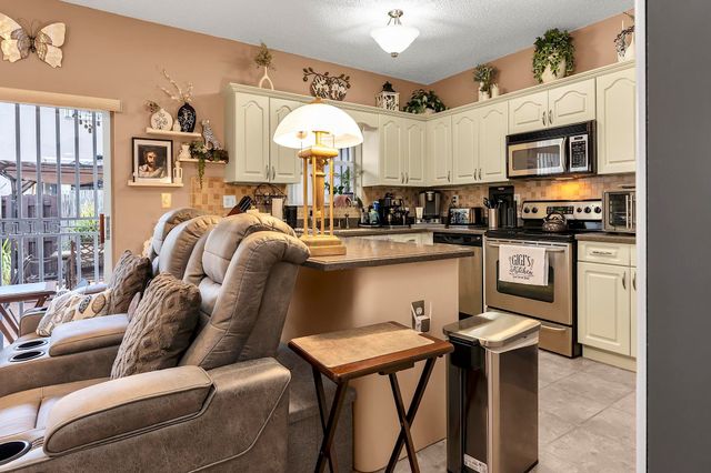 16637 NW 73rd Place, Miami Lakes, FL 33014