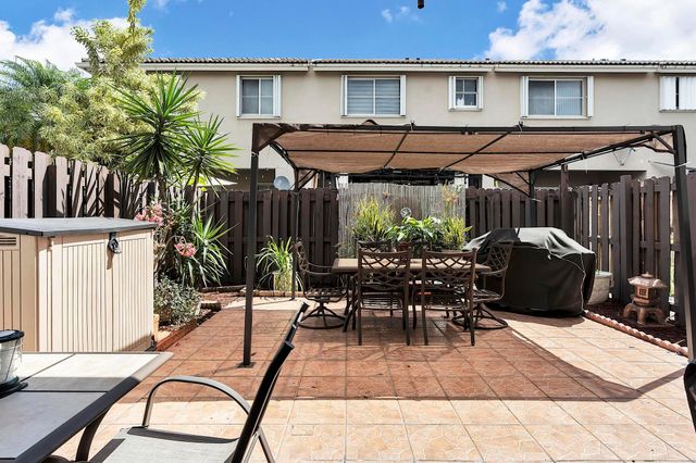 16637 NW 73rd Place, Miami Lakes, FL 33014