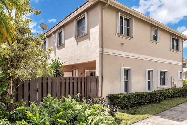 16637 NW 73rd Place, Miami Lakes, FL 33014