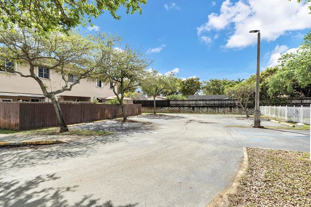 16637 NW 73rd Place, Miami Lakes, FL 33014