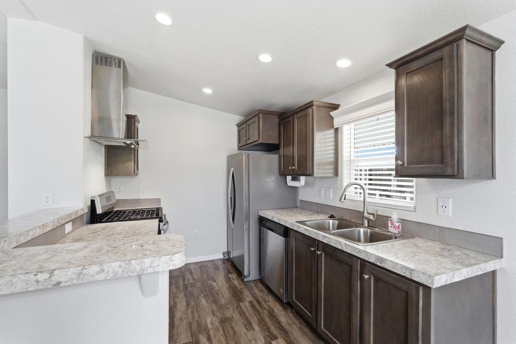 Image 10 of property listing at 1650 Villa Avenue # 28, Clovis, CA 93612