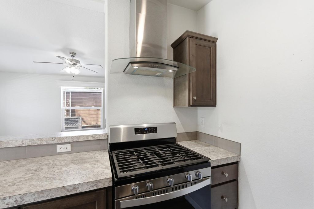 Image 13 of property listing at 1650 Villa Avenue # 28, Clovis, CA 93612