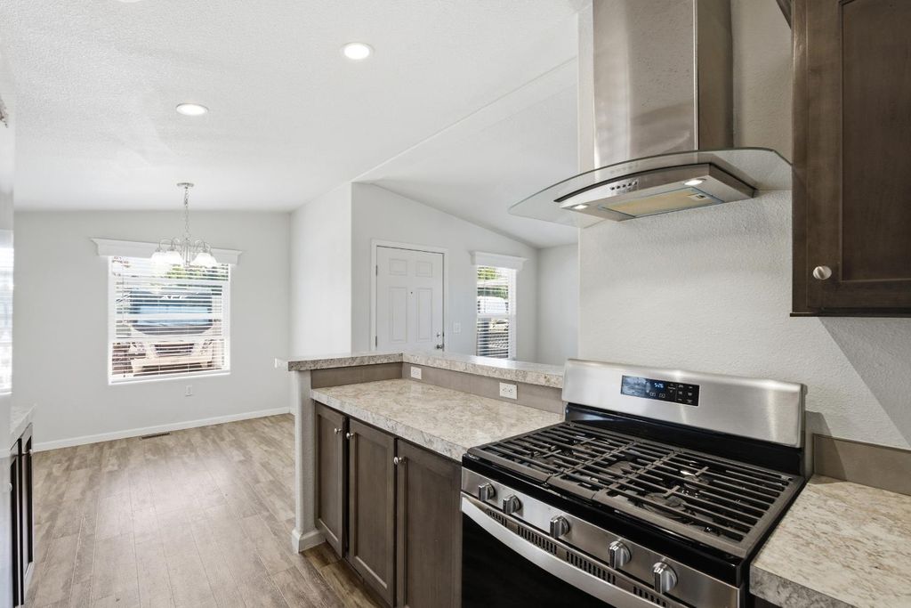Image 14 of property listing at 1650 Villa Avenue # 28, Clovis, CA 93612