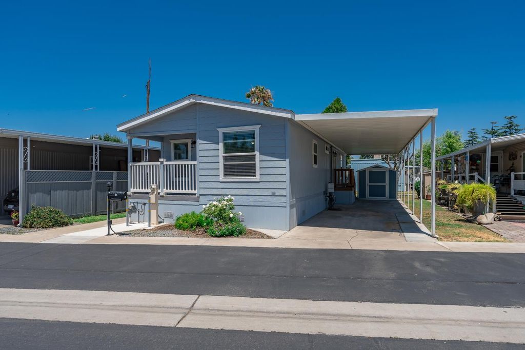 Image 2 of property listing at 1650 Villa Avenue # 28, Clovis, CA 93612