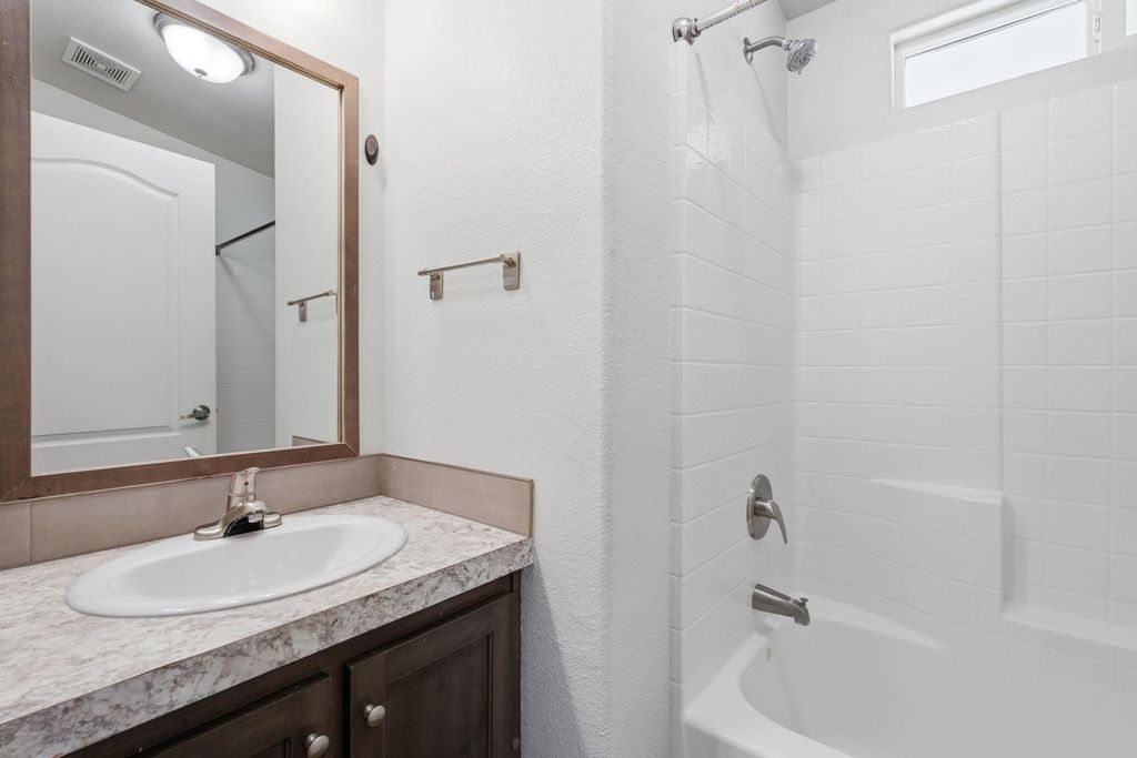 Image 22 of property listing at 1650 Villa Avenue # 28, Clovis, CA 93612