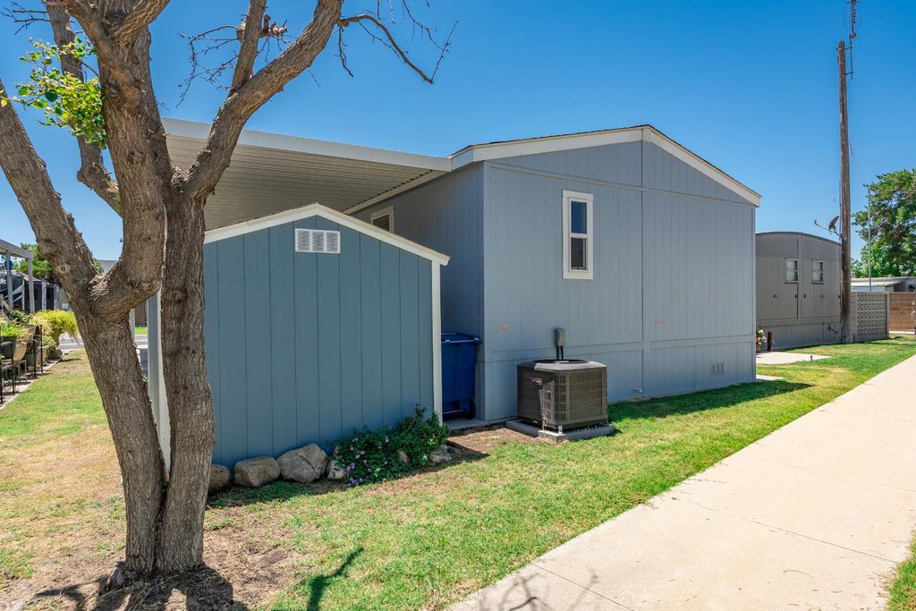Image 27 of property listing at 1650 Villa Avenue # 28, Clovis, CA 93612