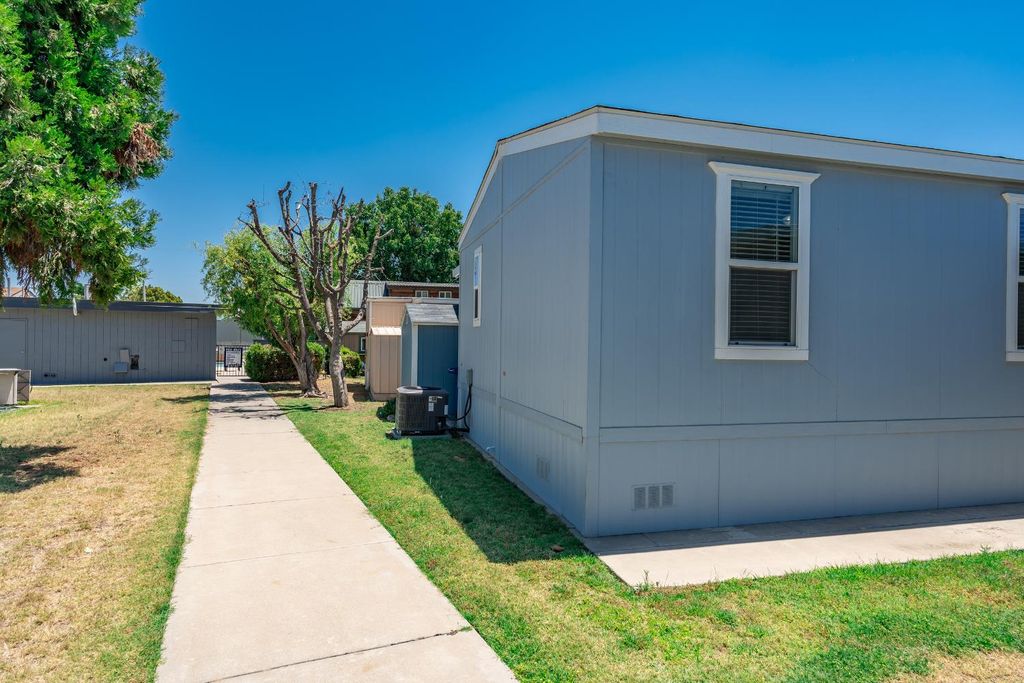 Image 29 of property listing at 1650 Villa Avenue # 28, Clovis, CA 93612