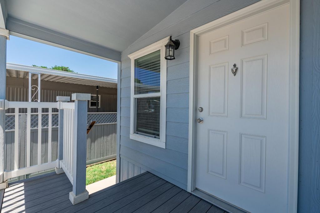 Image 3 of property listing at 1650 Villa Avenue # 28, Clovis, CA 93612