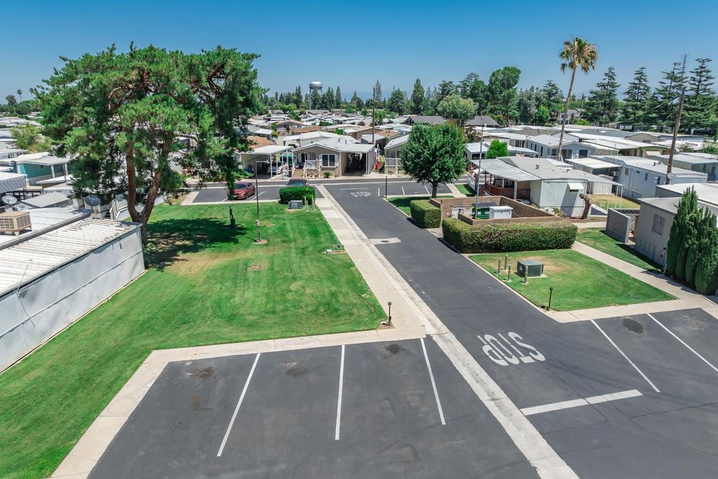 Image 33 of property listing at 1650 Villa Avenue # 28, Clovis, CA 93612