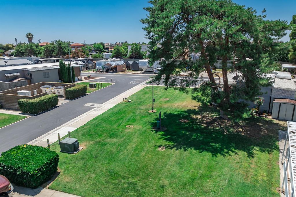 Image 35 of property listing at 1650 Villa Avenue # 28, Clovis, CA 93612