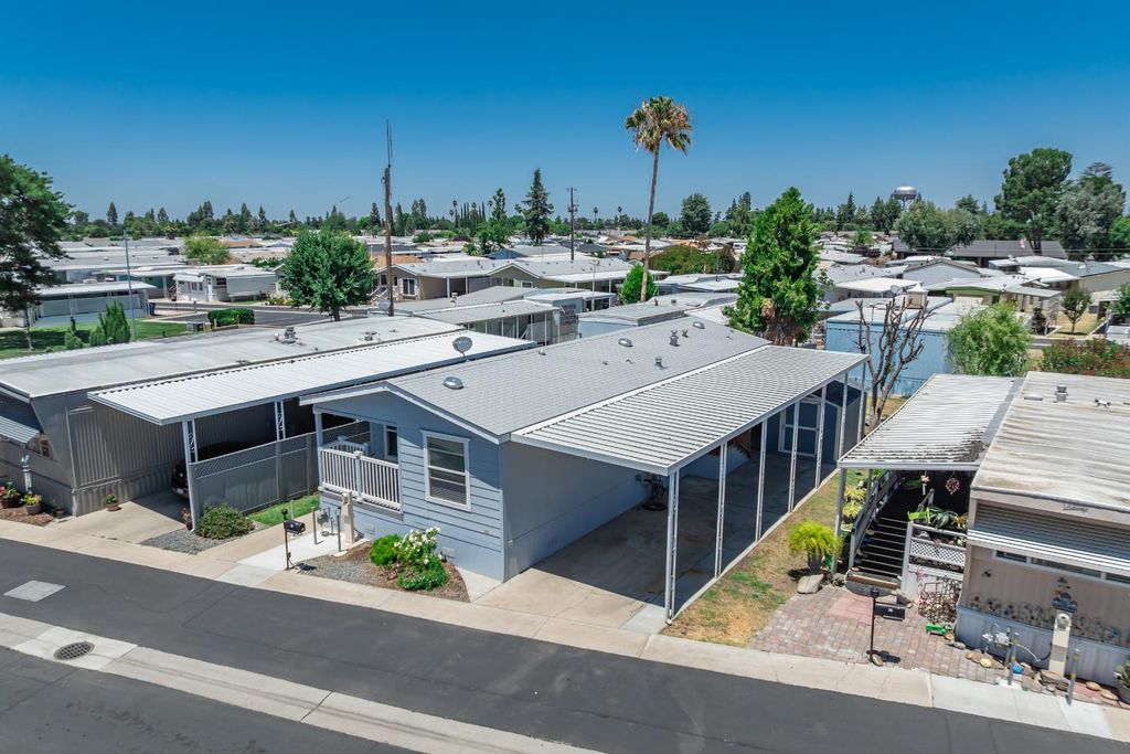 Image 39 of property listing at 1650 Villa Avenue # 28, Clovis, CA 93612