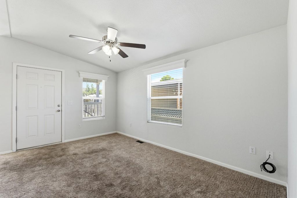 Image 4 of property listing at 1650 Villa Avenue # 28, Clovis, CA 93612