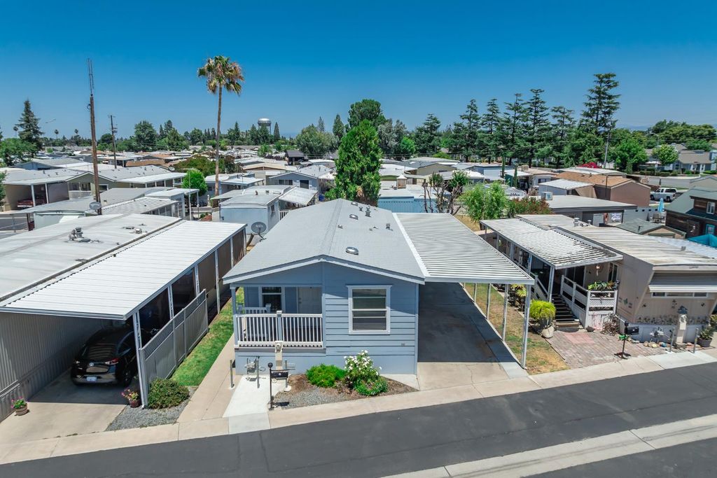 Image 40 of property listing at 1650 Villa Avenue # 28, Clovis, CA 93612