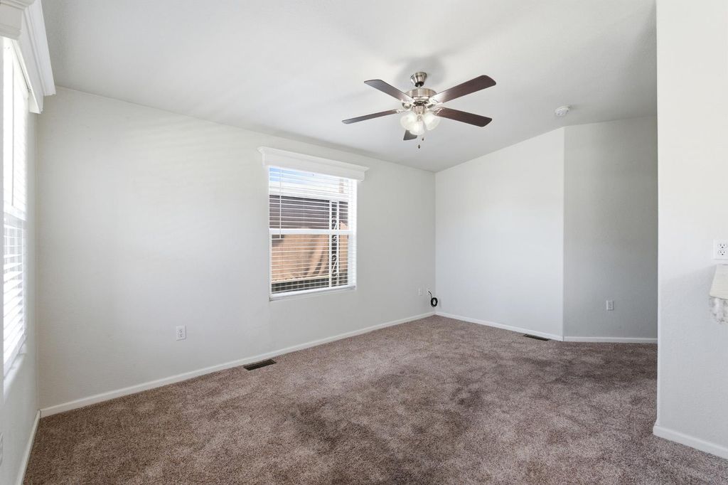 Image 5 of property listing at 1650 Villa Avenue # 28, Clovis, CA 93612