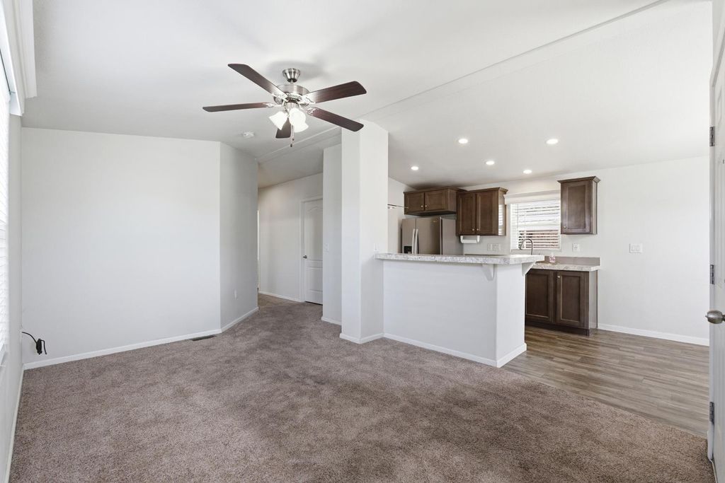 Image 6 of property listing at 1650 Villa Avenue # 28, Clovis, CA 93612