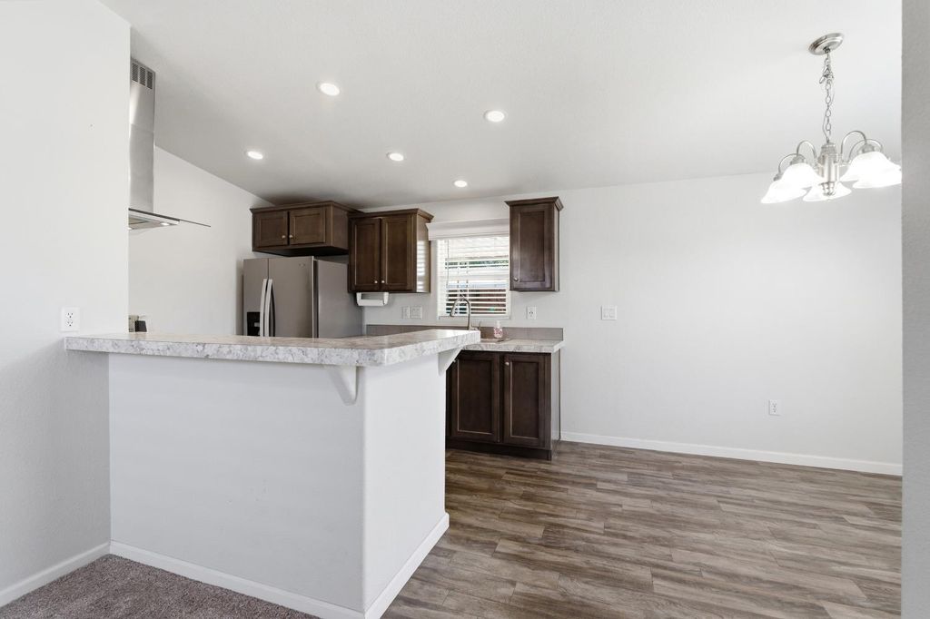 Image 7 of property listing at 1650 Villa Avenue # 28, Clovis, CA 93612