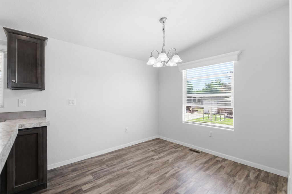 Image 8 of property listing at 1650 Villa Avenue # 28, Clovis, CA 93612