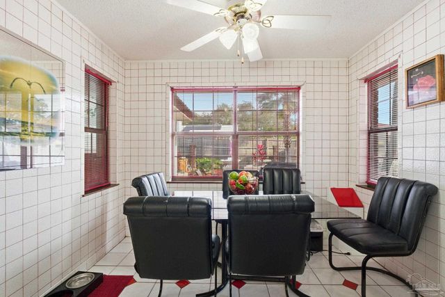 964 Vestavia Way, Gulf Breeze, FL 32563