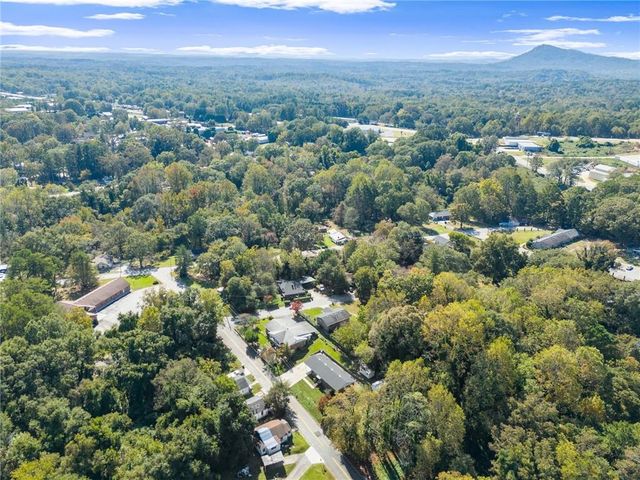 574 S Sage Street S, Toccoa, GA 30577