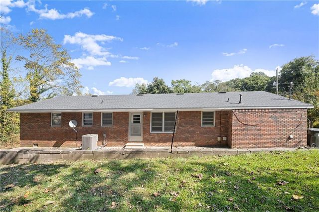 574 S Sage Street S, Toccoa, GA 30577