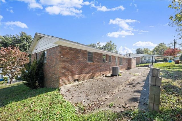 574 S Sage Street S, Toccoa, GA 30577