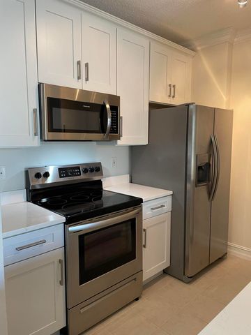780 S Sapodilla Avenue 412, West Palm Beach, FL 33401
