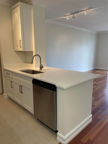 780 S Sapodilla Avenue 412, West Palm Beach, FL 33401
