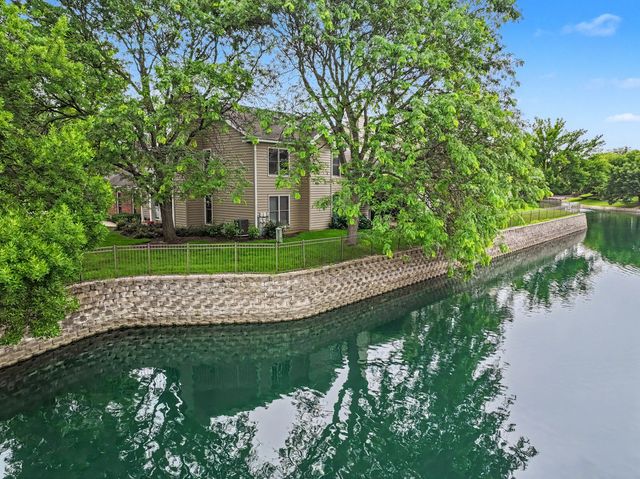 1953 N Coldspring Road, Arlington Heights, IL 60004