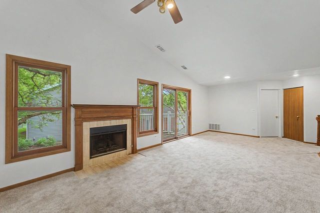 1953 N Coldspring Road, Arlington Heights, IL 60004