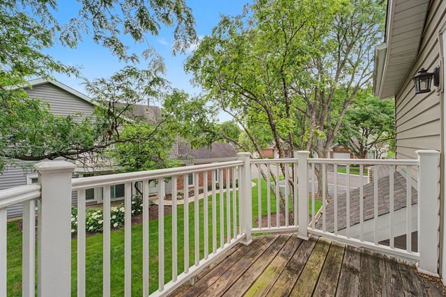 1953 N Coldspring Road, Arlington Heights, IL 60004
