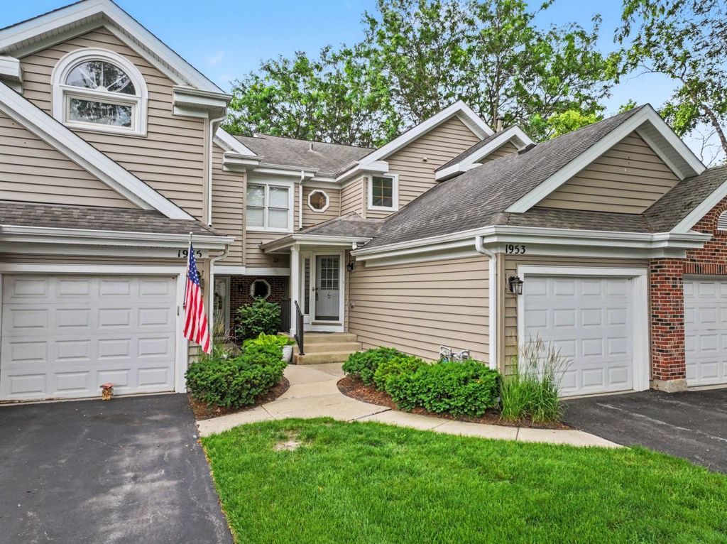 1953 N Coldspring Road, Arlington Heights, IL 60004