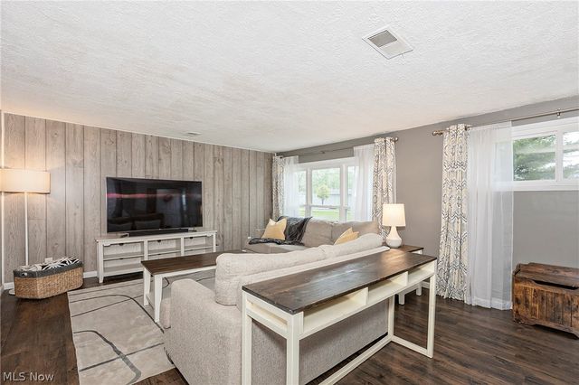 1924 Westwood Drive, Twinsburg, OH 44087